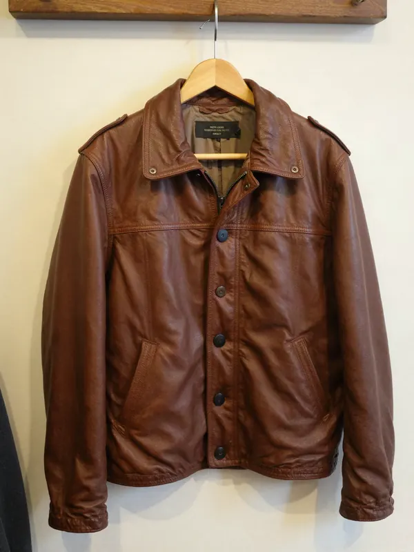 Campera de cuero marrón, talle M